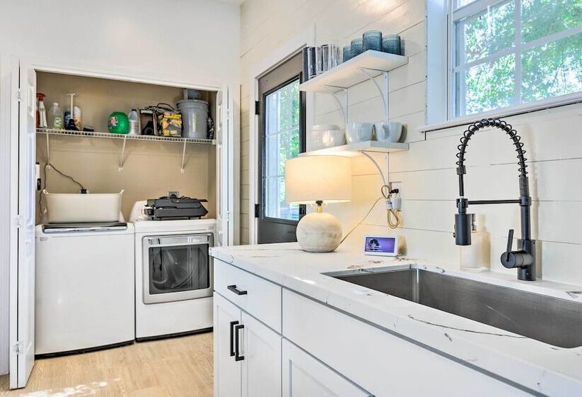 Modern & Chic Gulfport Escape: Walk To Beach!