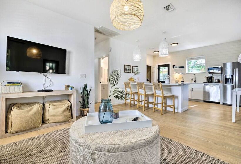 Modern & Chic Gulfport Escape: Walk To Beach!