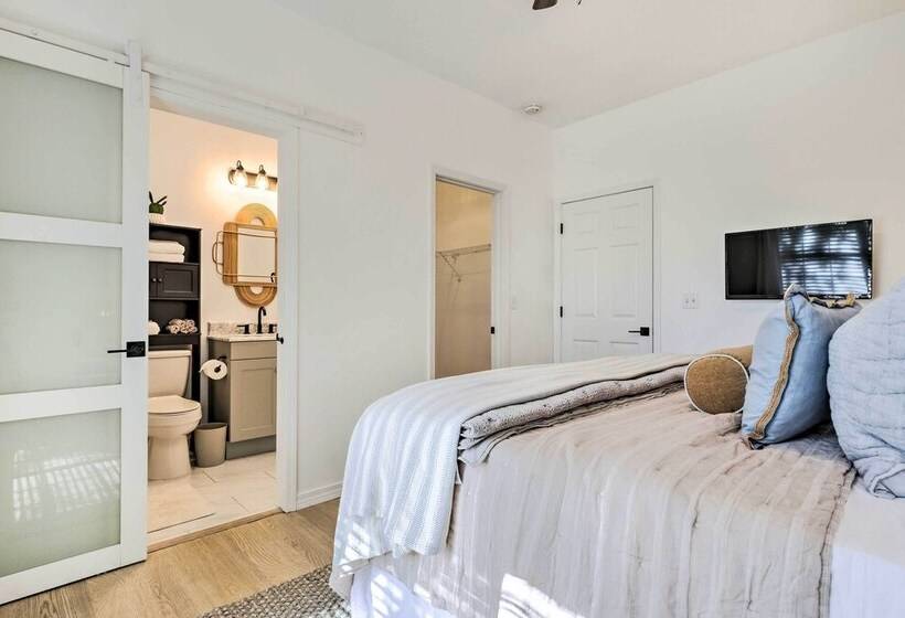 Modern & Chic Gulfport Escape: Walk To Beach!