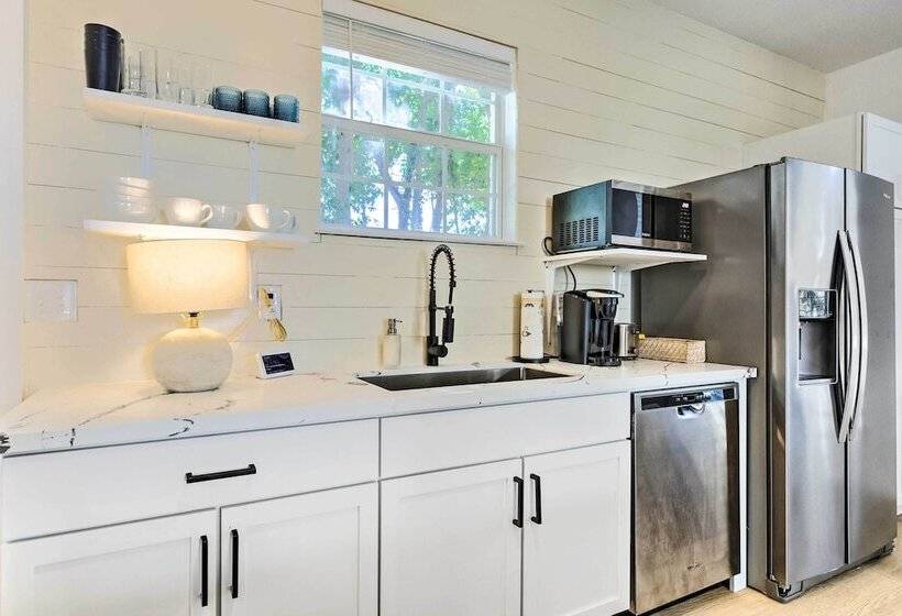 Modern & Chic Gulfport Escape: Walk To Beach!