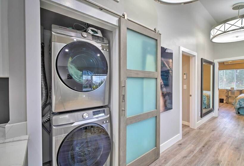 Modern Edgewood Home Near Tacoma W/ Deck!