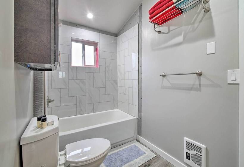 Modern Edgewood Home Near Tacoma W/ Deck!