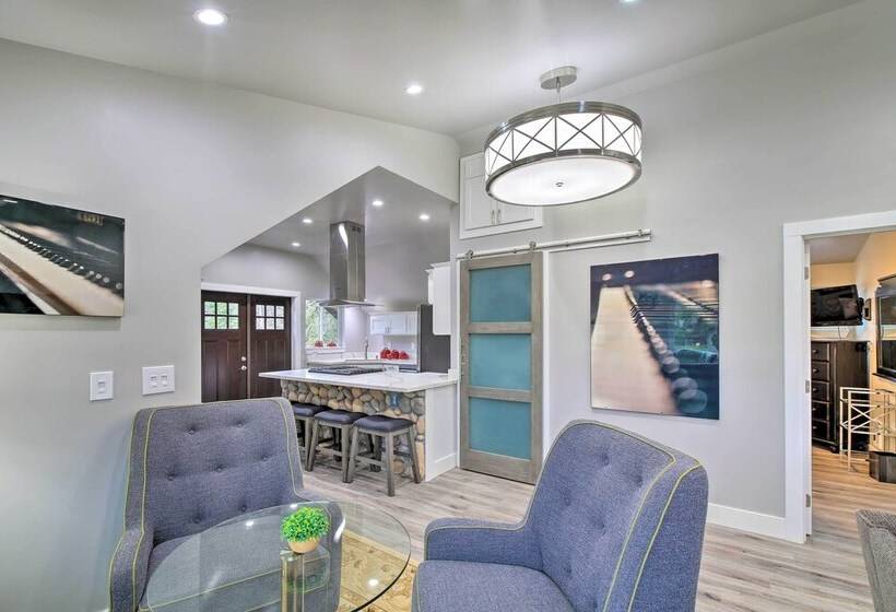 Modern Edgewood Home Near Tacoma W/ Deck!