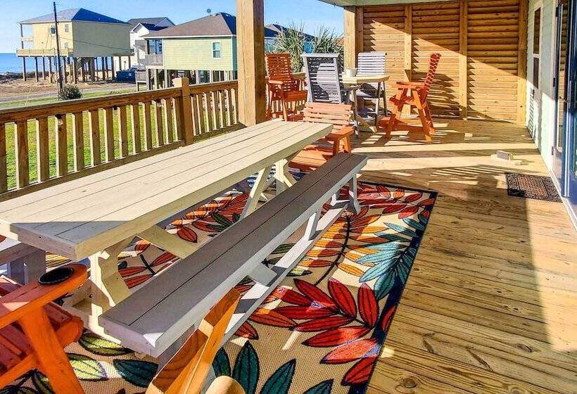 Modern Crystal Beach Escape   225 Feet To Shore!