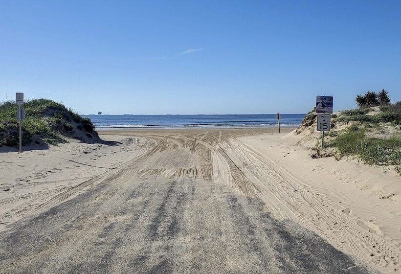 Modern Crystal Beach Escape   225 Feet To Shore!