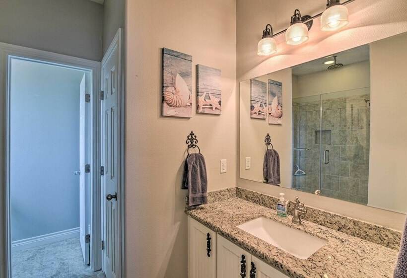 Modern Crystal Beach Escape   225 Feet To Shore!