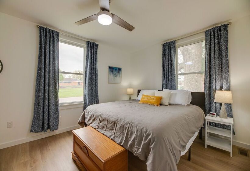 Modern Family Home In Mason W/ Backyard + Fire Pit