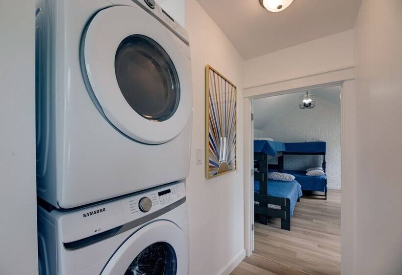 Modern Family Home In Mason W/ Backyard + Fire Pit