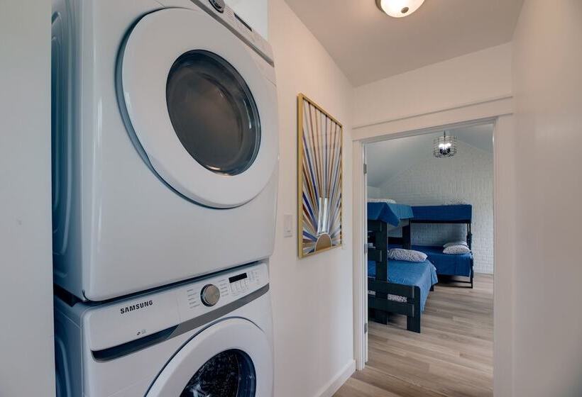 Modern Family Home In Mason W/ Backyard + Fire Pit