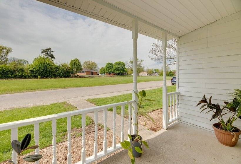 Modern Family Home In Mason W/ Backyard + Fire Pit