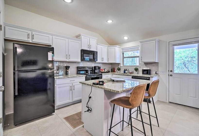 Modern Granite Shoals Retreat W/ Fire Pit!