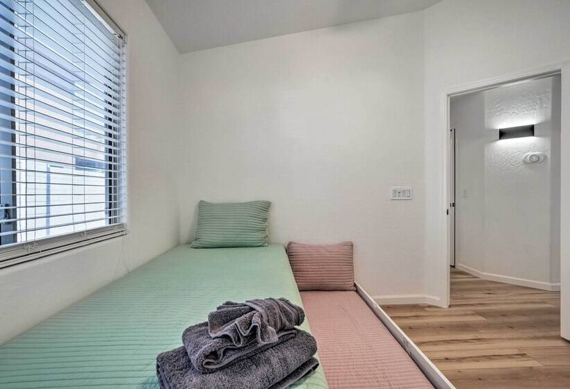 Modern Home W/ Putting Green, 2 Mi To Golfing