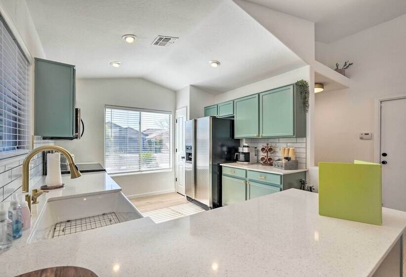 Modern Home W/ Putting Green, 2 Mi To Golfing