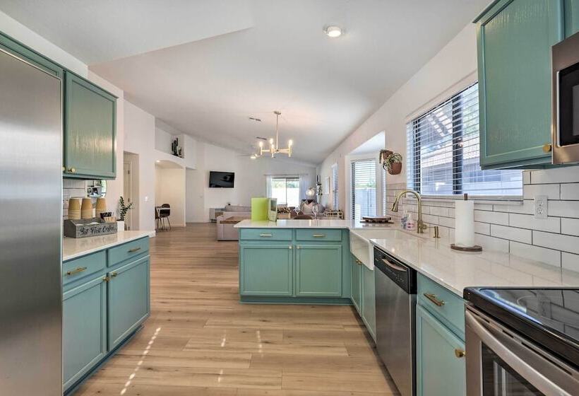 Modern Home W/ Putting Green, 2 Mi To Golfing