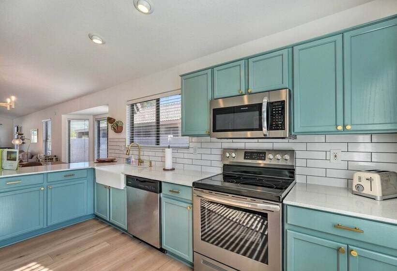 Modern Home W/ Putting Green, 2 Mi To Golfing