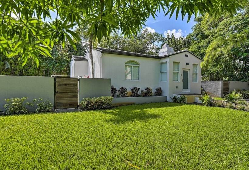 Modern Miami Villa W/ Pool Oasis ~ 5 Mi To Beach!