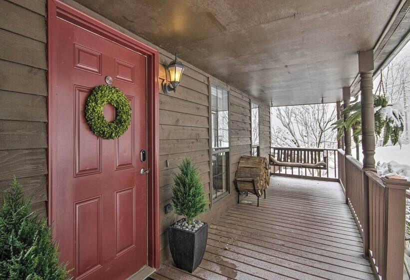 Modern Mountain Retreat W/ Deck + Hot Tub!