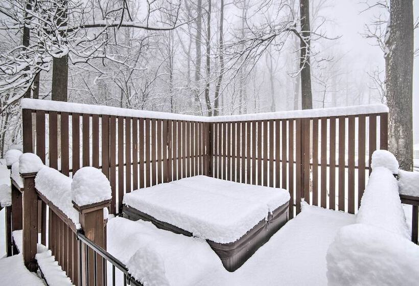 Modern Mountain Retreat W/ Deck + Hot Tub!