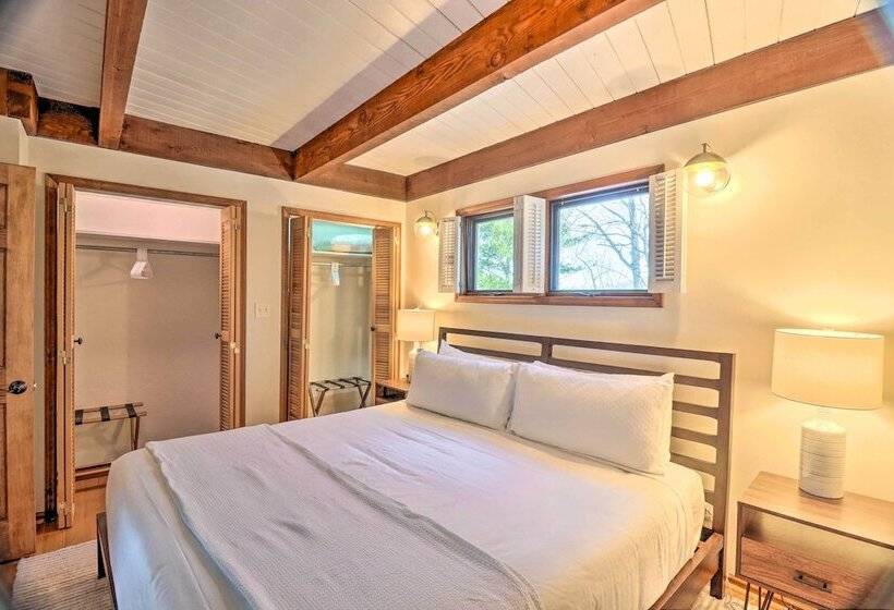 Modern Mtn Retreat W/ Hot Tub & Stellar Views!
