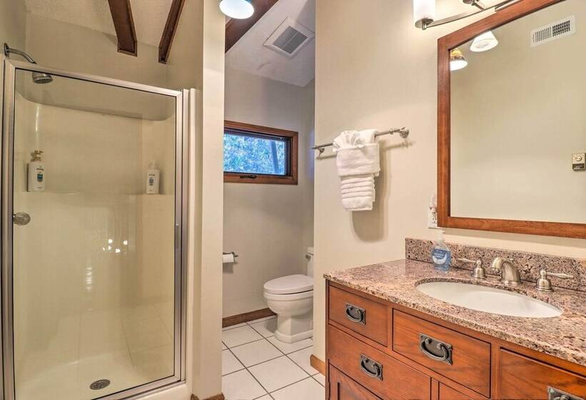 Modern Mtn Retreat W/ Hot Tub & Stellar Views!