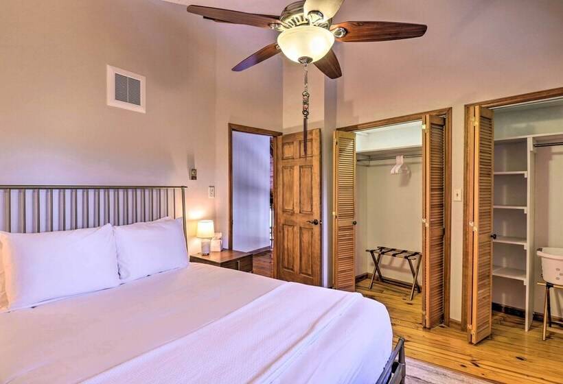 Modern Mtn Retreat W/ Hot Tub & Stellar Views!