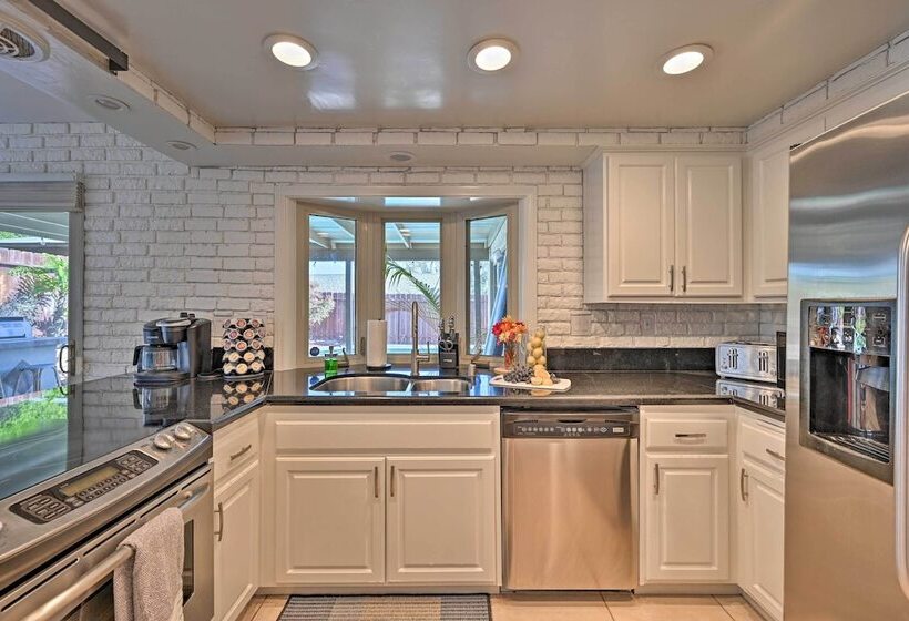 Modern Oceanside Home W/ Pool & Putting Green