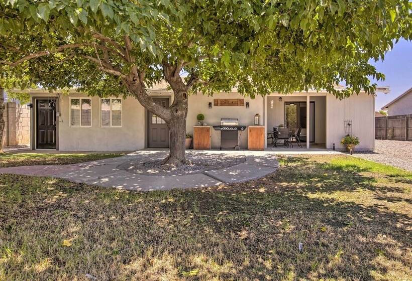 Pet Friendly Peoria Home: Patio, Grill & Foosball!