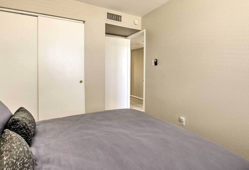 Pet Friendly Peoria Home: Patio, Grill & Foosball!