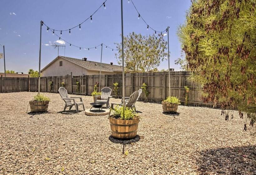 Pet Friendly Peoria Home: Patio, Grill & Foosball!