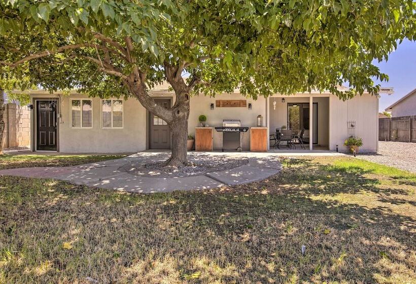 Pet Friendly Peoria Home: Patio, Grill & Foosball!