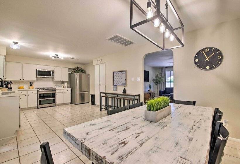 Pet Friendly Peoria Home: Patio, Grill & Foosball!