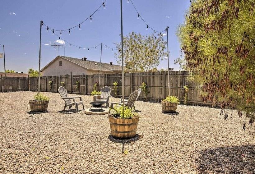 Pet Friendly Peoria Home: Patio, Grill & Foosball!