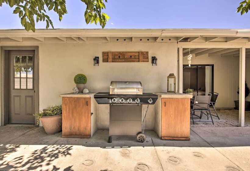 Pet Friendly Peoria Home: Patio, Grill & Foosball!