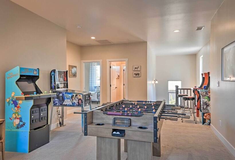 Modern Flagstaff Retreat W/ Fire Pit & Ev Charger!