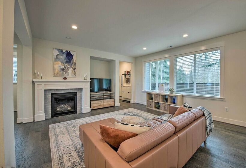 Modern Seattle Area Home Near Parks + Beaches