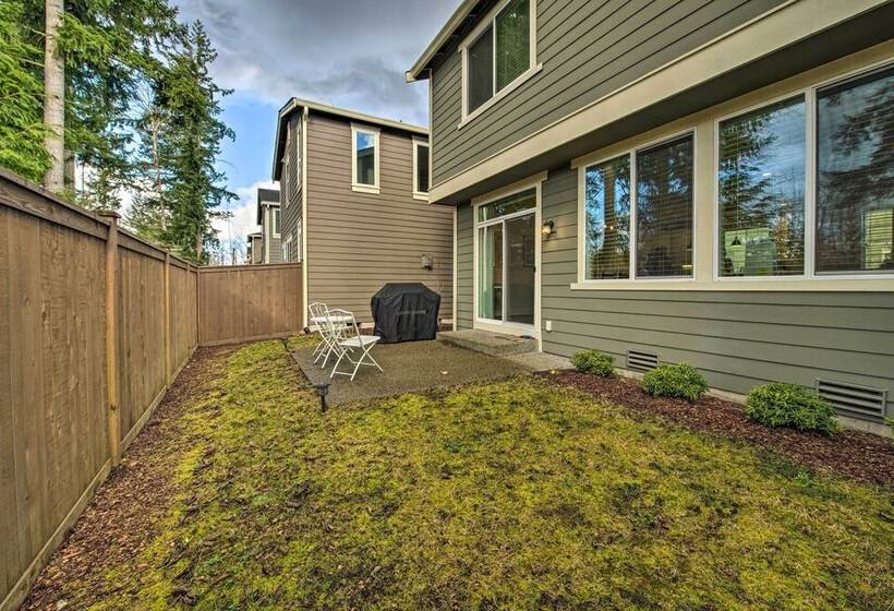 Modern Seattle Area Home Near Parks + Beaches