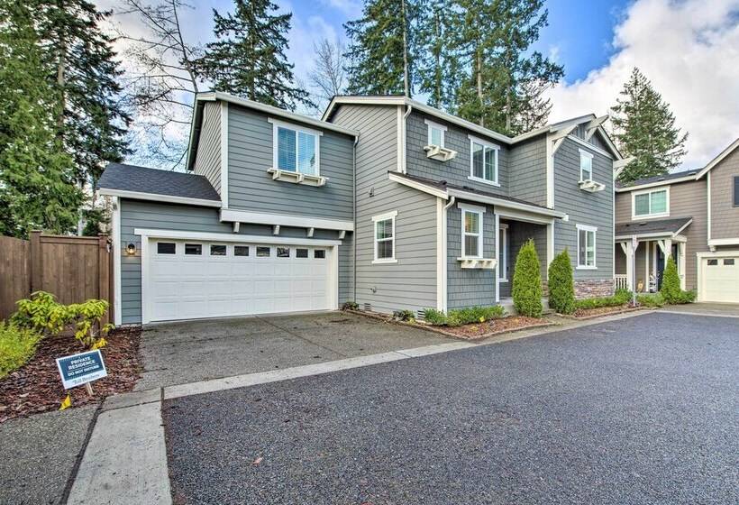 Modern Seattle Area Home Near Parks + Beaches