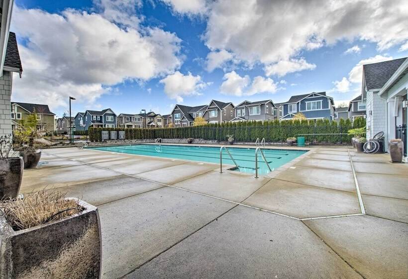 Modern Seattle Area Home Near Parks + Beaches