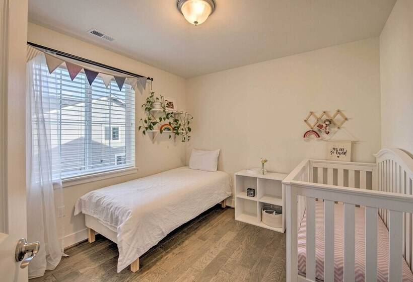 Modern Seattle Area Home Near Parks + Beaches