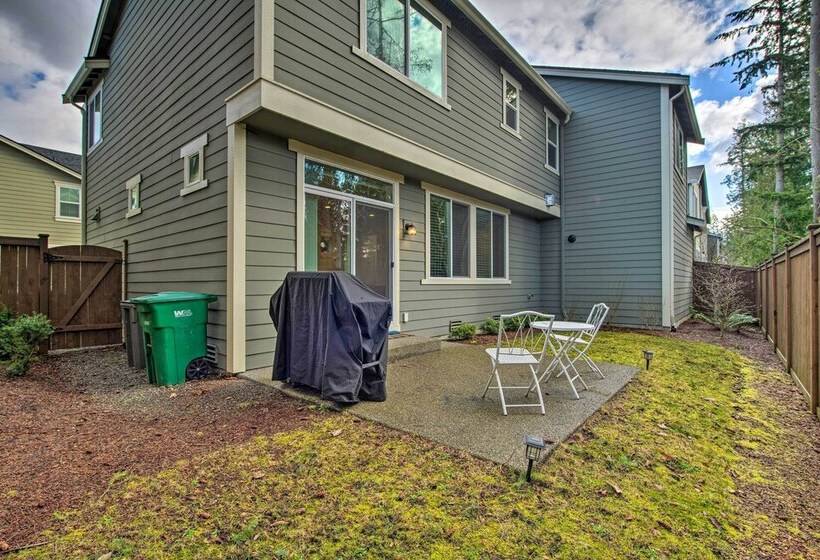 Modern Seattle Area Home Near Parks + Beaches