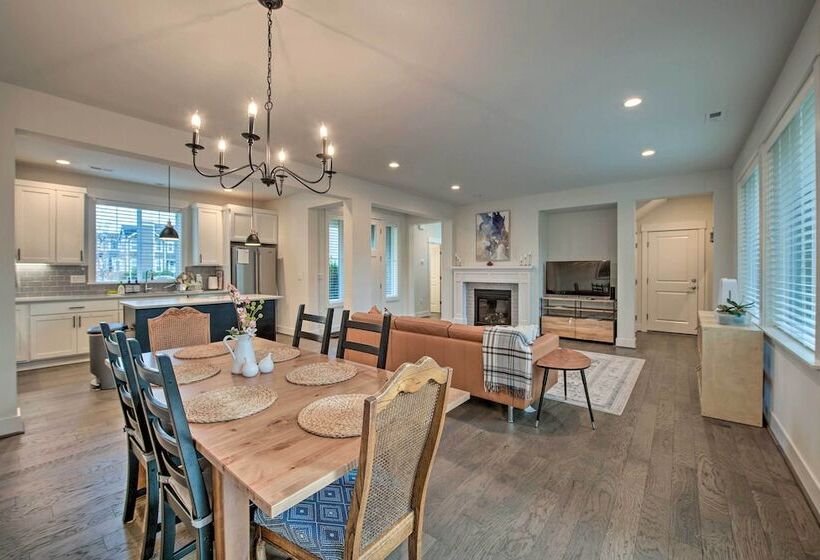 Modern Seattle Area Home Near Parks + Beaches