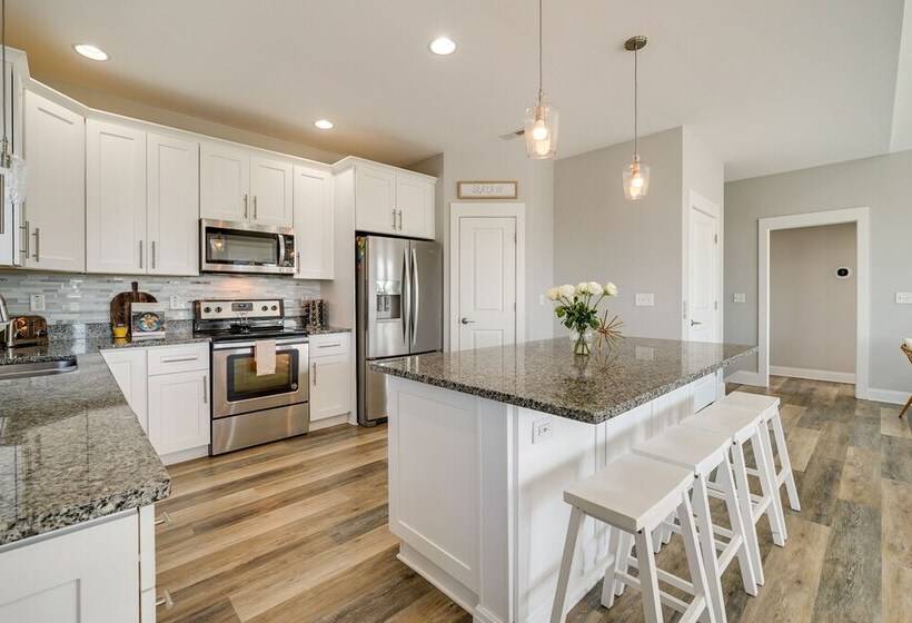 Modern Surf City Beach House W/ Hot Tub!