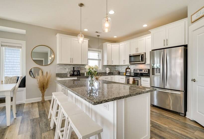 Modern Surf City Beach House W/ Hot Tub!