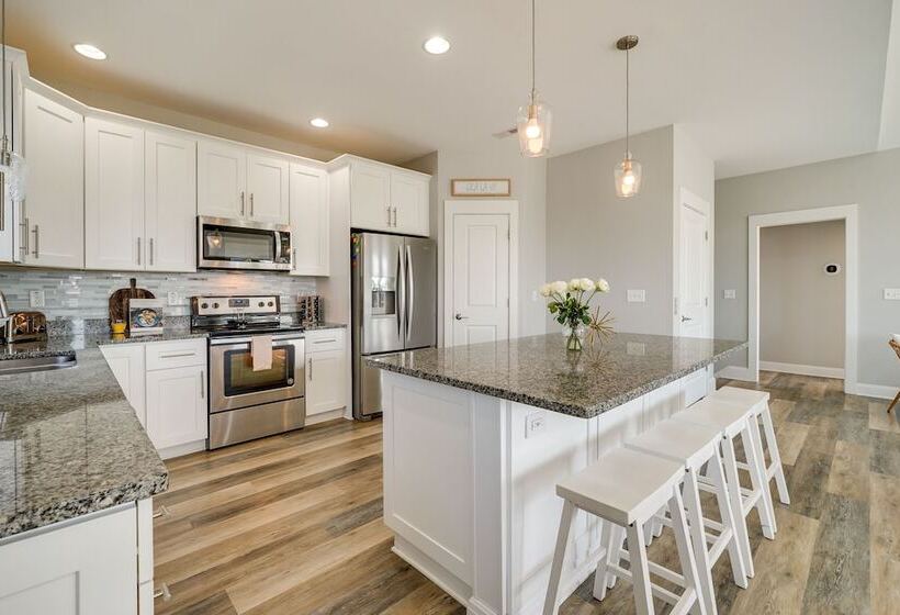 Modern Surf City Beach House W/ Hot Tub!