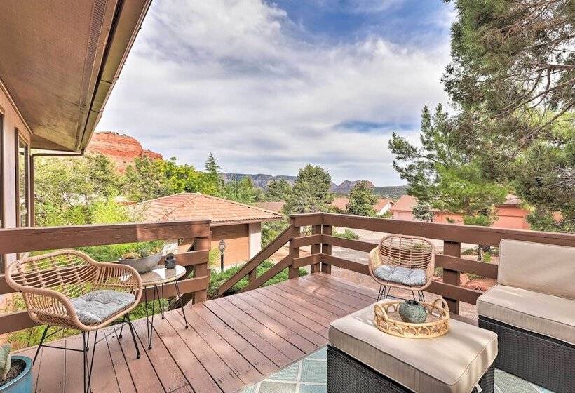 Red Rock Views: Modern Sedona Home
