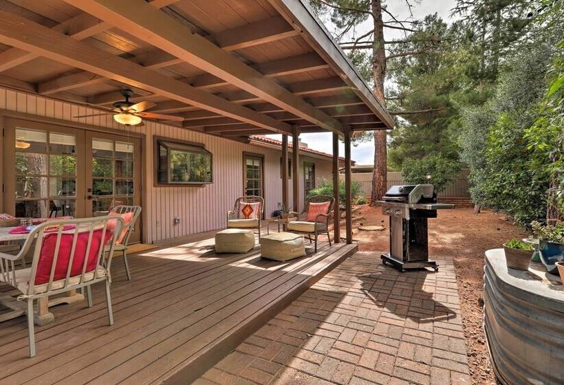 Red Rock Views: Modern Sedona Home