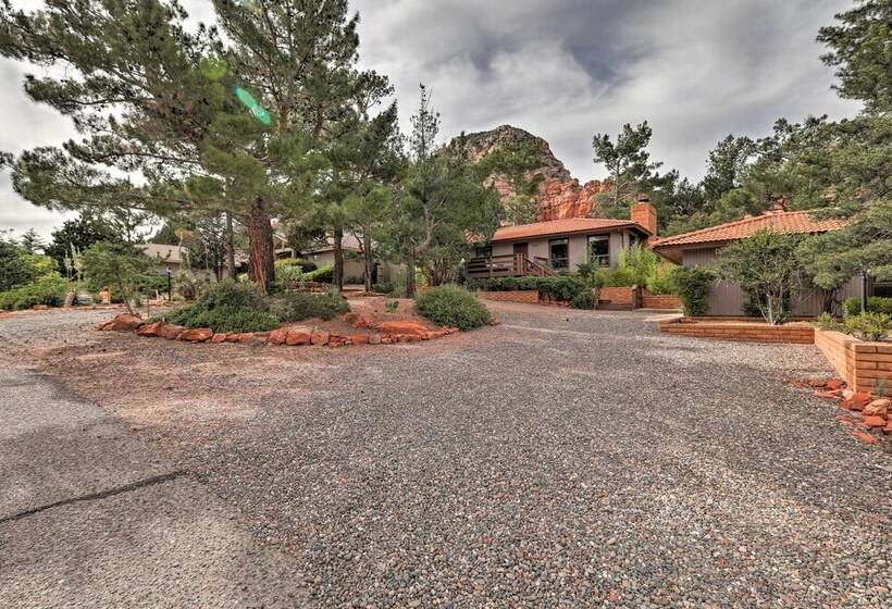 Red Rock Views: Modern Sedona Home