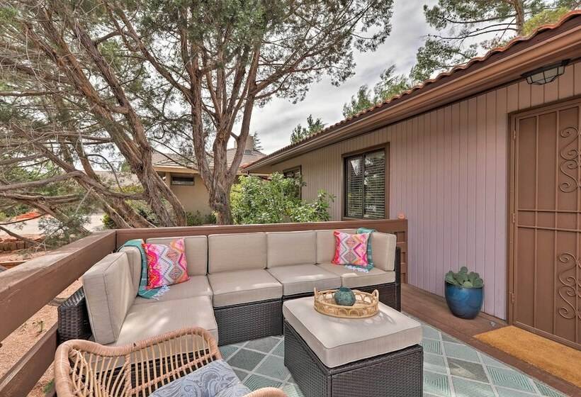 Red Rock Views: Modern Sedona Home