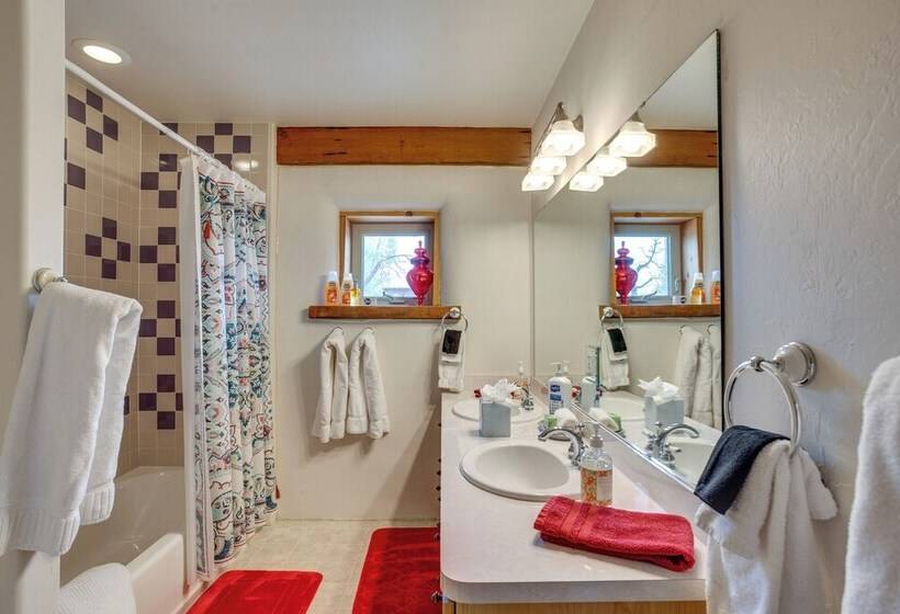 Montrose Family Home W/ Yard & Fruit Trees!