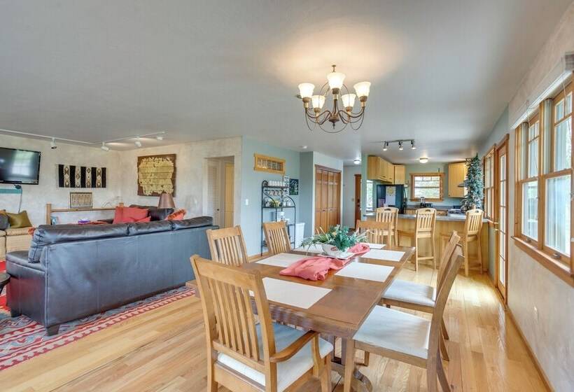 Montrose Family Home W/ Yard & Fruit Trees!